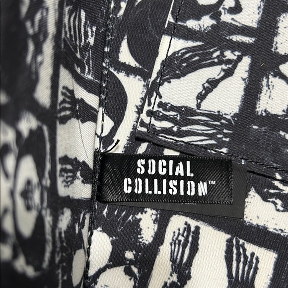 Black Coffin Crossbody Bag with Skeleton Design glow in the dark - Picture 11 of 11